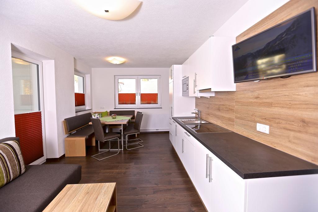 Ladis Living Apartment Exterior photo