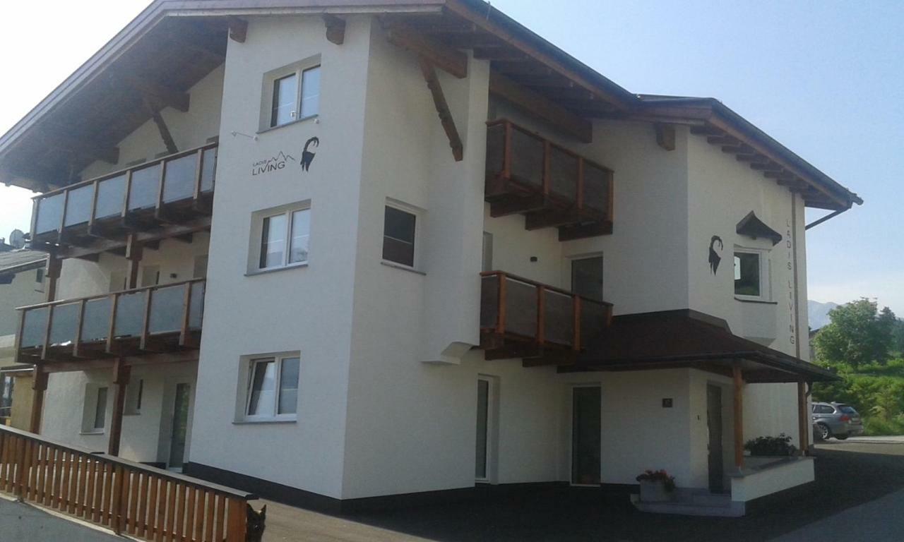 Ladis Living Apartment Exterior photo